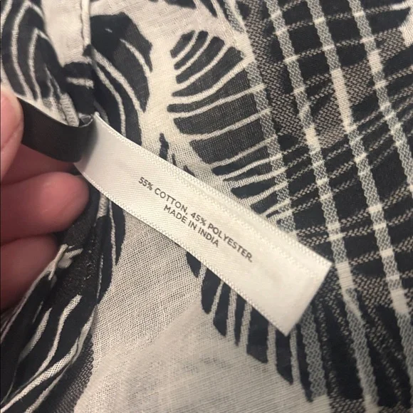 Talbots Black & White Leaf Pattern Oversized Scarf 70X52” fray hem Cotton Blend - Picture 4 of 12
